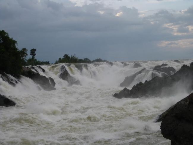 khone Pha Pheng waterfall (3).jpg